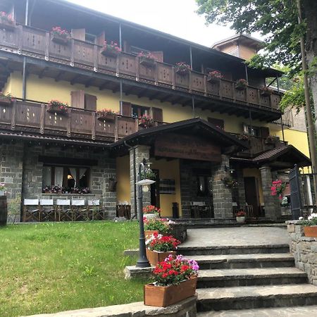 Albergo Bertocchi Collagna Exterior foto